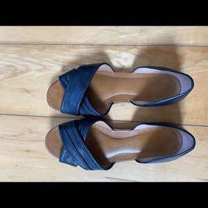 Franco Sarto black leather flat sandals